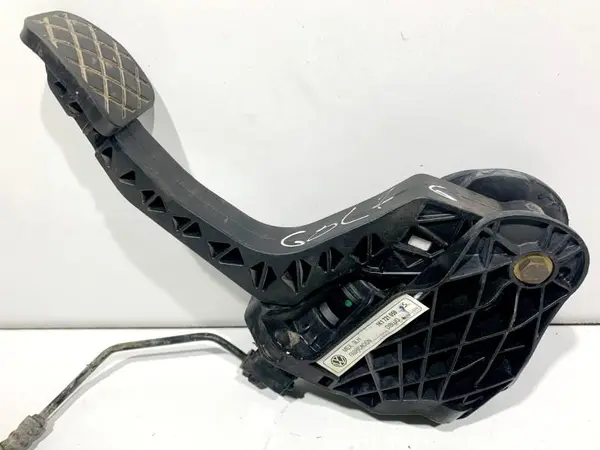 Pedala ambreiaj 1K1721059 Seat Leon 2 (2005-2013) 1.6 tdi CAY