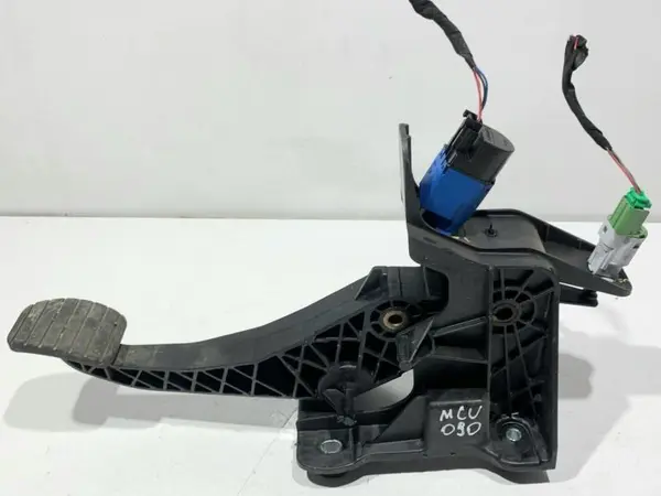 Pedala ambreiaj 465039034R Dacia Logan 2 (2012-2017) 0.9 tce H4B (412)