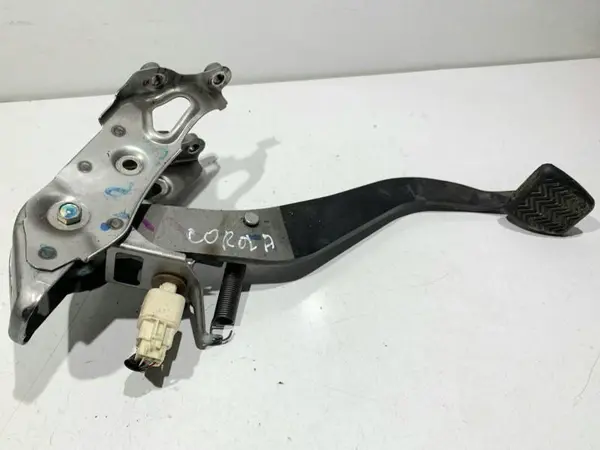Pedala ambreiaj Toyota Corolla (2012-2018) 1.6 benzina 1ZRFAE