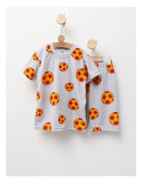 Pijama de vara gri-rosu, Fotbal