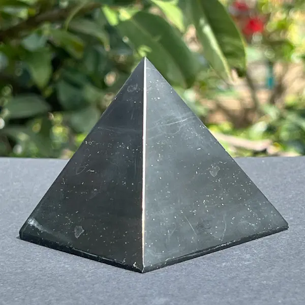 Piramida onix negru 6-7 cm
