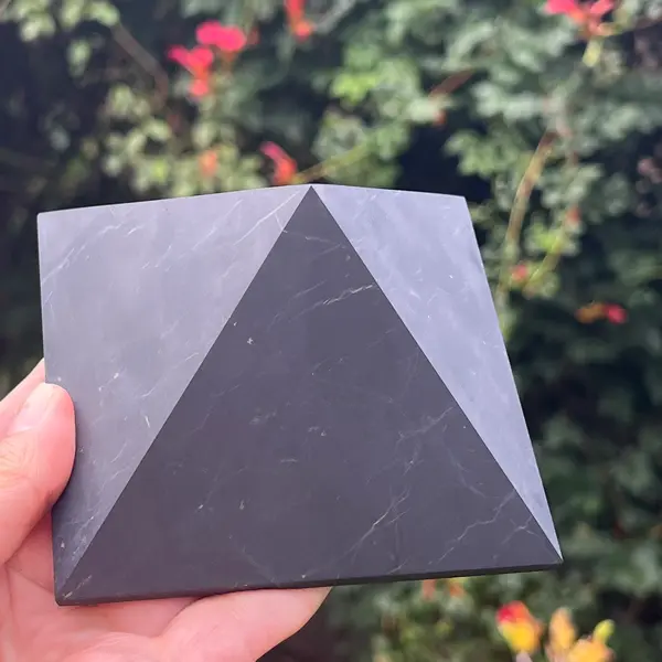 Piramida shungit 10 cm