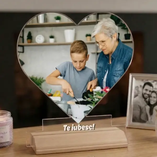 Placheta Acrilica Personalizata Inima Familiei pe Suport de Lemn - Cadoul Ideal pentru Bunici