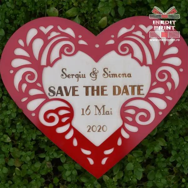 Placuta personalizata Save The Date STD3 21x18cm, Lemn natur + plexiglas roşu