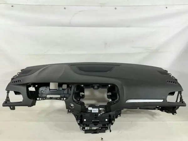 Plansa bord Renault Megane 4 facelift (2020-2024)