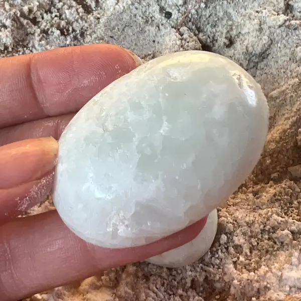 Pocket stone calcit albastru