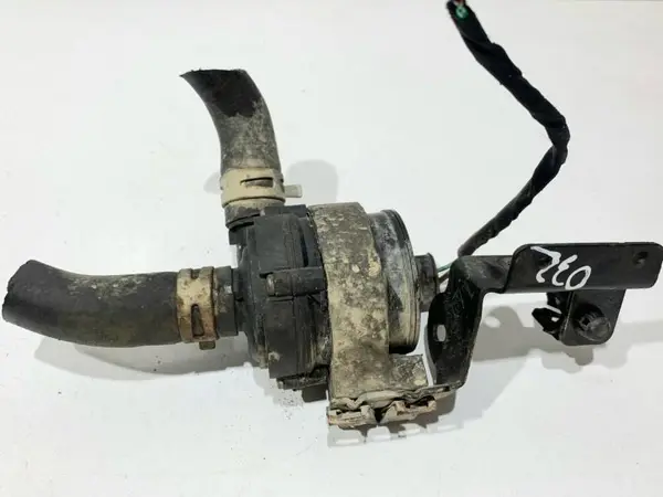 Pompa recirculare apa 8200285950 Renault Megane 3 (2008-2012) 2.0 dci M9R (802)