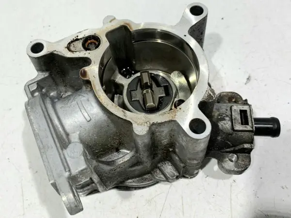 Pompa vacuum 06J145100B Seat Exeo (2008-2013) 1.8 benzina CDHB