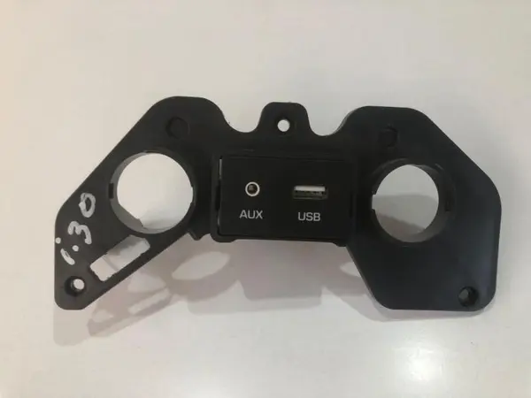 Port aux / usb Hyundai i30 (2016-2020)