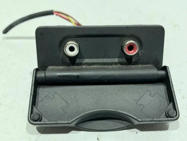 port auxiliar aux 280230001R Renault Clio 3 (2005-2009)