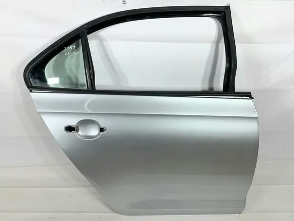 Portiera usa dreapta spate culoare argintie - la7w Skoda Rapid (2012-2017)