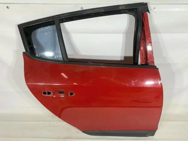 Portiera usa dreapta spate culoare rosie Renault Megane 3 (2008-2012)