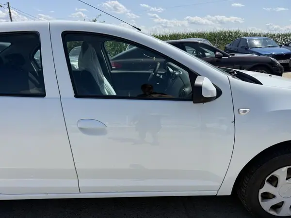 Portiera usa fata dreapta culoare alba Dacia Sandero 2 (2012-2017)
