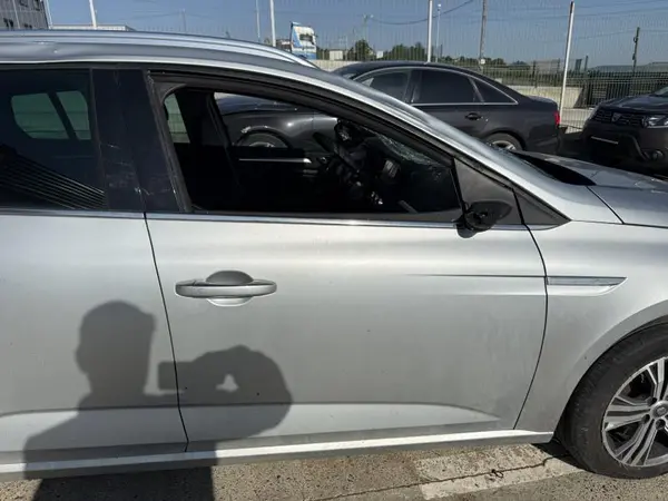 Portiera usa fata dreapta culoare argintie Renault Megane 4 (2016-2020)