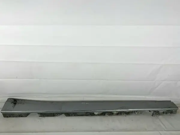 Prag dreapta culoare glaciersilber metallic (a83) BMW Seria 1 (2014-2019) [F21 LCI]