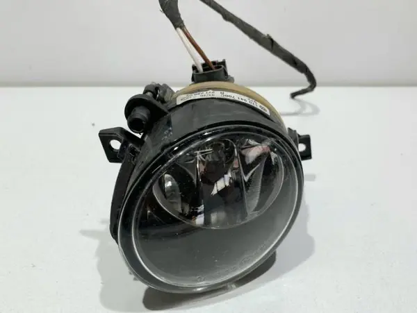 Proiector ceata dreapta 1T0941700C Volkswagen EOS (2006-2010)