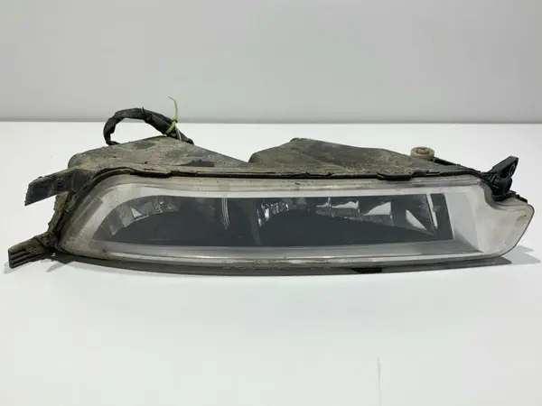Proiector ceata dreapta 3G0941662E Volkswagen Passat B8 (2014-2019)