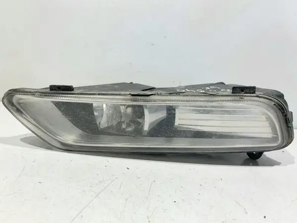 Proiector ceata stanga Volkswagen Passat B7 (2010-2014)