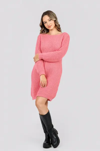 Pulover pufos roz somon tip rochie cu decolteu barcuta