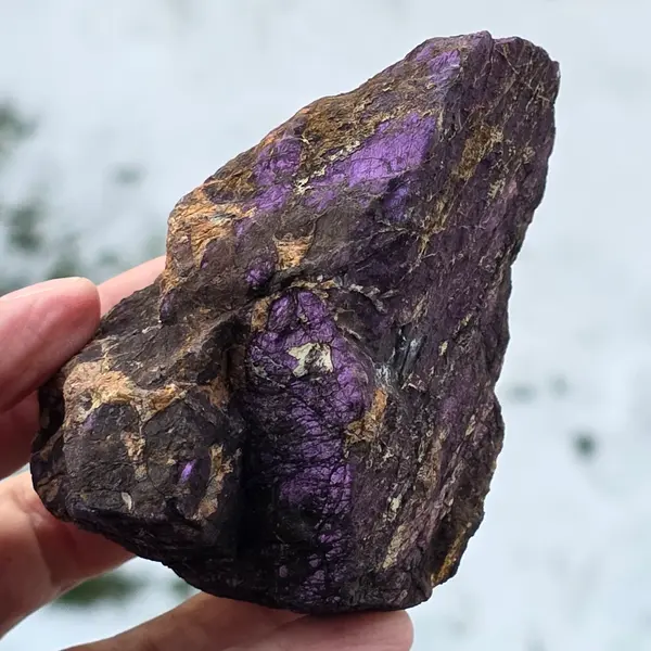 Purpurit metalic (din Namibia) piatra bruta model 2