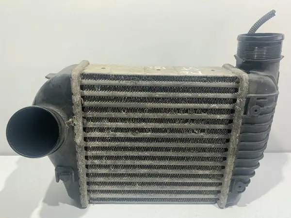 Radiator intercooler stanga 4F0145805AC Audi A6 (2004-2011) [4F2, C6] 2.7 tdi CANA