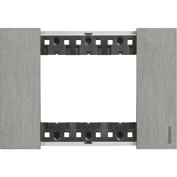 Rama ornament 3 module Bticino Living Now KA4803ZG, otel