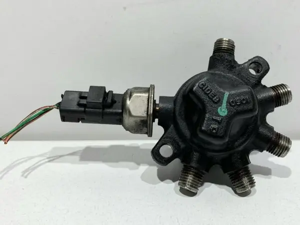 Rampa injectie 8200584034 Renault Clio 3 (2005-2009) 1.5 dci k9k (830); K9K 830