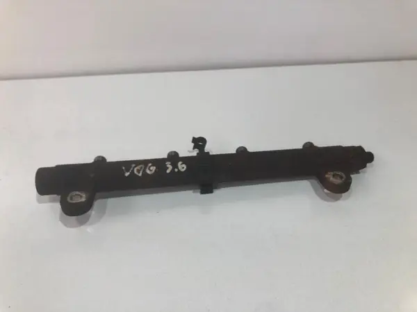 Rampa injectie stanga 64Q-9D280-AB Land Rover Range rover vogue L322 (2002-2009) 3.6 tdv8
