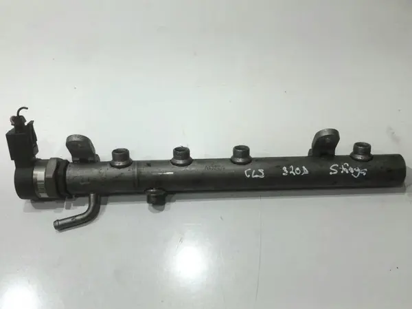Rampa injectie stanga A6420700495 Mercedes CLS (2004-2010) [C219] w219 350 cdi 3.2
