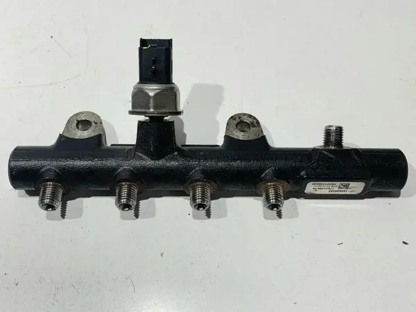 Rampa injectoare 175210651R Nissan Juke facelift (2013-2019) 1.5 dci