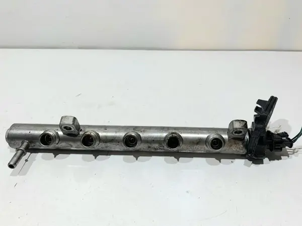 Rampa injectoare 175216420R Nissan X-Trail 3 (2014-2017) [T32] 1.6 dci r9m