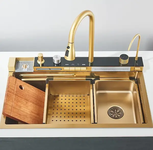 RESIGILAT - Chiuveta multifunctionala cu 2 cascade cu accesorii incluse, afisaj digital a temperaturii si robinet cascada, culoare Gold, 800x450mm