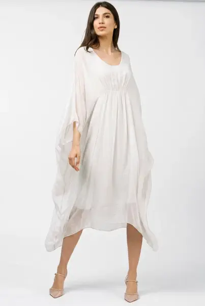 Rochie alba, lunga, ampla, din matase si vascoza, cu detaliu sub bust, in colturi