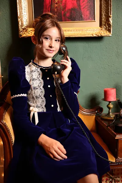 Rochie albastra vintage din catifea si danela bej pentru fete - Claris