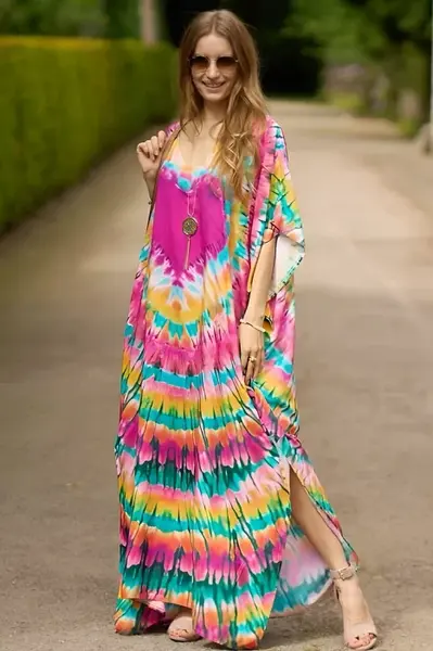 Rochie boema de plaja lunga oversize, tip poncho din bumbac si vascoza, cu imprimeu Tie-Dye