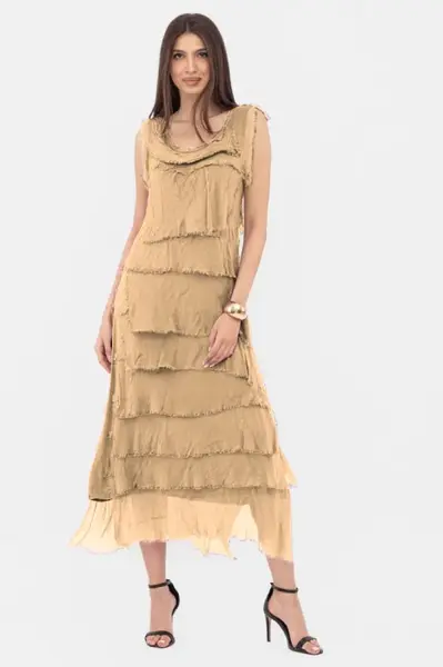 Rochie camel din matase si vascoza cu volane franjurate suprapuse, fara maneci