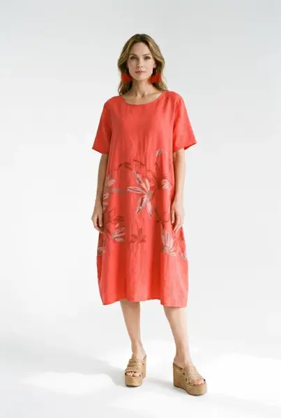 Rochie corai din in si vascoza cu croi balon si imprimeu floral ton-sur-ton