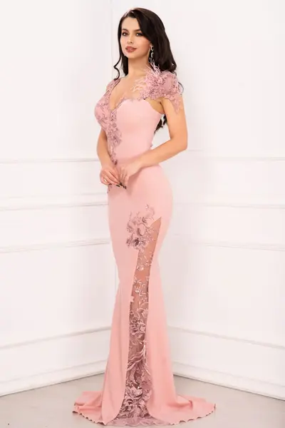 Rochie de lux sirena Esther rose cu flori brodate cu paiete si fulgi