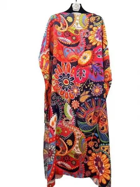 Rochie de plaja lunga tip poncho din matase cu flori multicolore pe fond bleumarin inchis