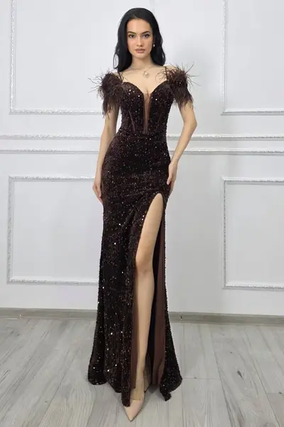 Rochie de seara Lady Marry, croi tip sirena, cu paiete si pene, Maro Ciocolata
