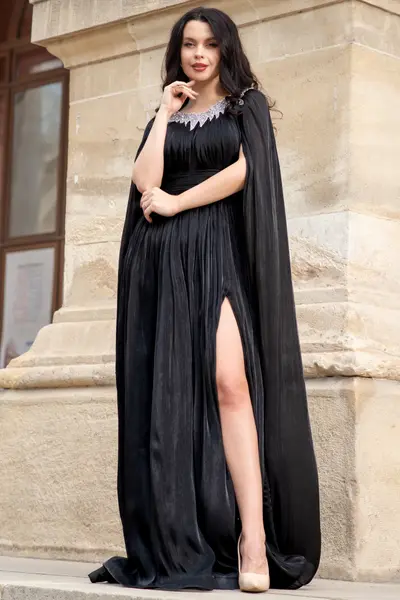 Rochie de seara neagra eleganta Anubis cu maneci trena si aplicatii pretioase