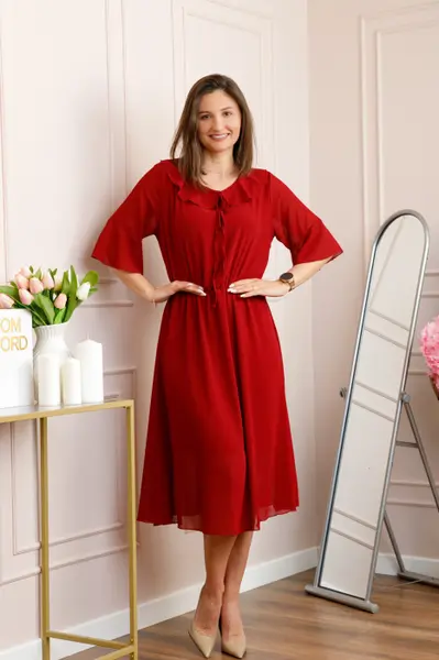 Rochie grena vaporoasa cu elastic in talie si volanas la decolteu Allegra