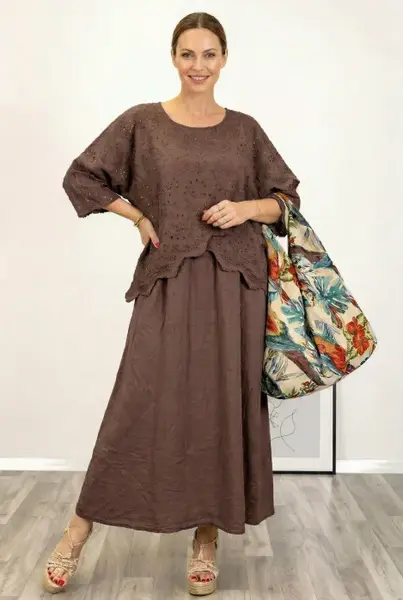 Rochie lunga din bumbac cu suprapunere, broderie perforata si croi lejer boem, maro ciocolata