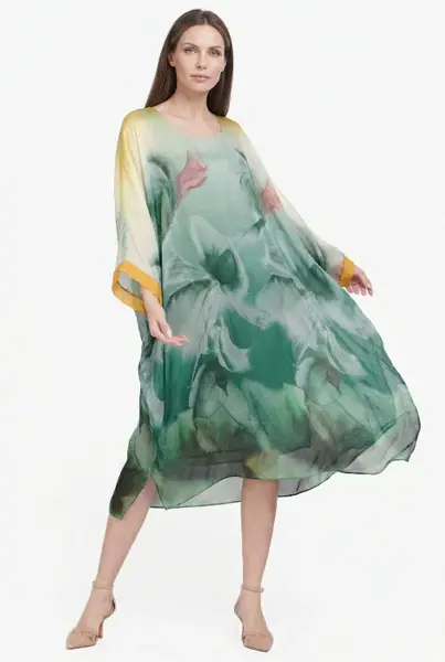 Rochie lunga din matase cu croi amplu si maneci largi, print abstract bej verde si accente calde