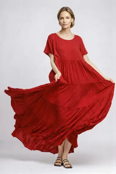 Rochie lunga rosie, cu croi amplu si patru volane, stil boem elegant
