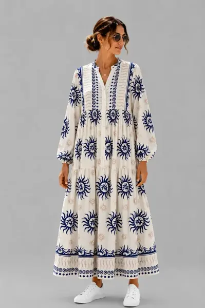 Rochie maxi din vascoza cu imprimeu solar si inspiratie boho, alb-bleumarin