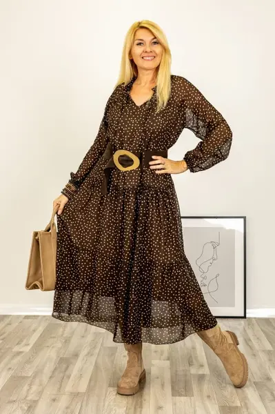 Rochie maxi maro cu buline, cu volane si maneci vaporoase