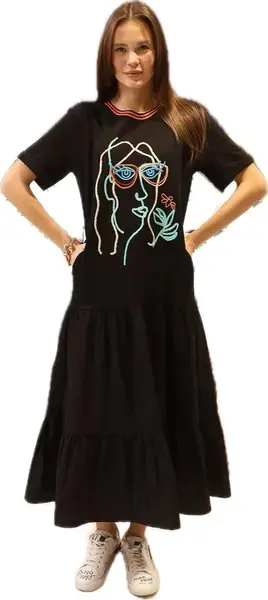 Rochie neagra din jerseu cu aplicatie grafica chip color si volan de poplin de bumbac, cu maneca scurta