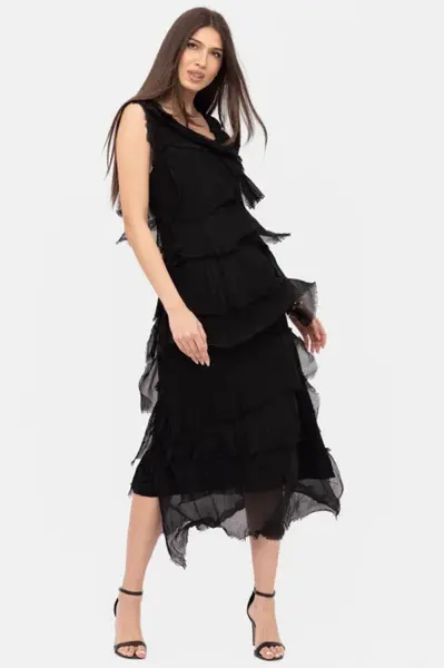Rochie neagra din matase si vascoza cu volane franjurate suprapuse, fara maneci