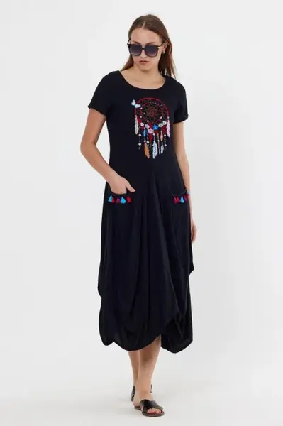 Rochie neagra in colturi cu broderie Dreamcatcher si ciucuri, din vascoza